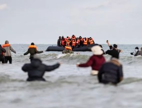 “我们的船在英吉利海峡沉没，船上有70人，我眼睁睁地看着3个人死去。”